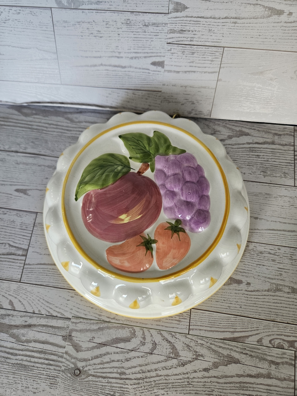 VINTAGE CERIMIC FRUIT MOLD